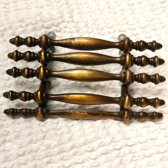 ⚜️ Vintage Amerock Cabinet Pulls - Set of 5 - Picture 1 of 8